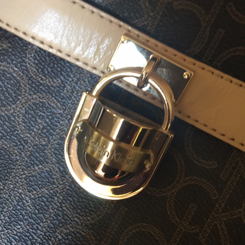 ❤️NWOT Calvin Klein  cross body bag - Picture 2 of 8